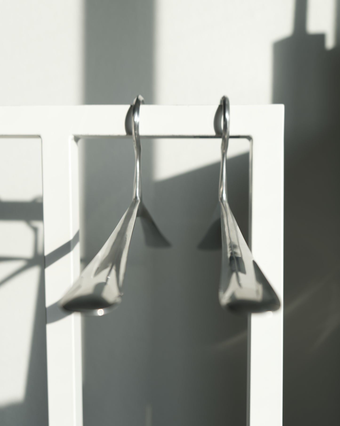 Polished Cast Aluminum Hangers (15 units/pack)