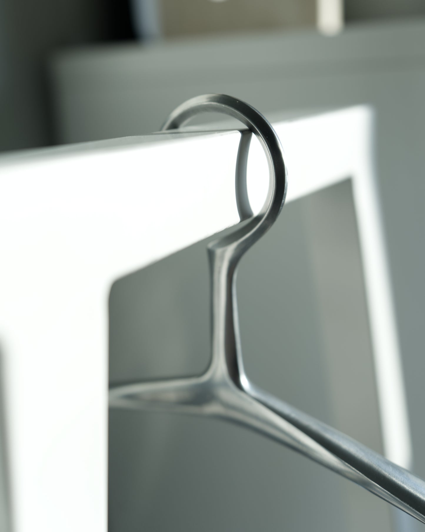 Polished Cast Aluminum Hangers (15 units/pack)
